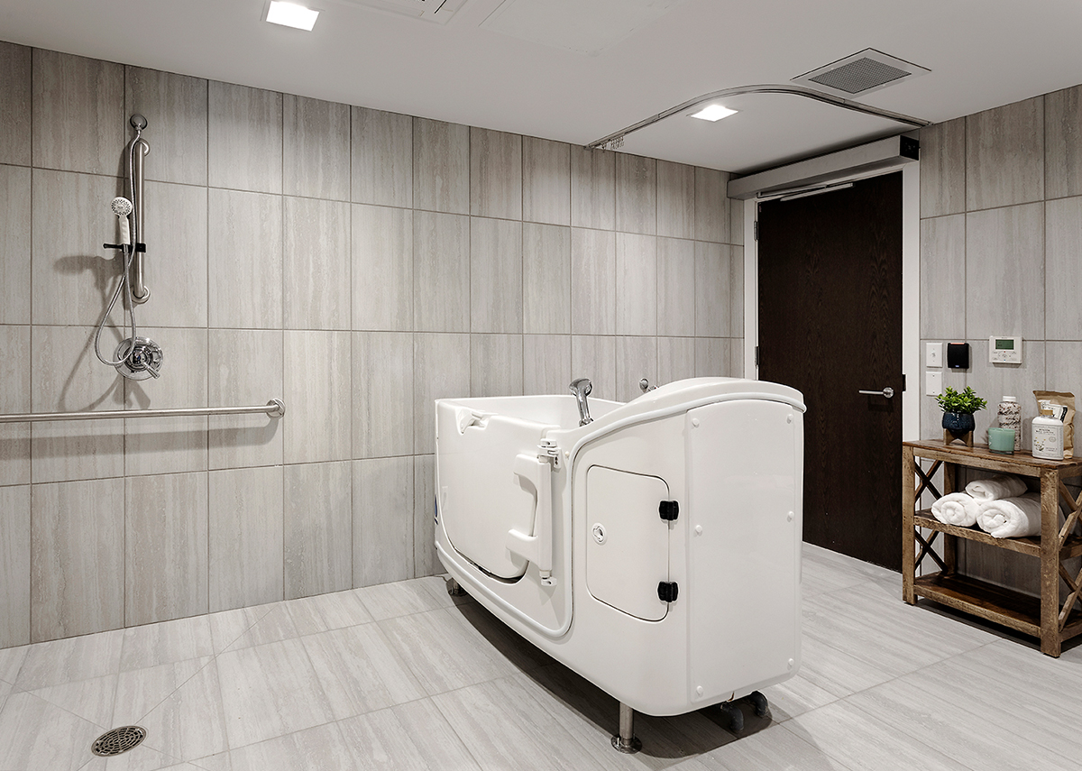 Crossing Commons Shower and Tub